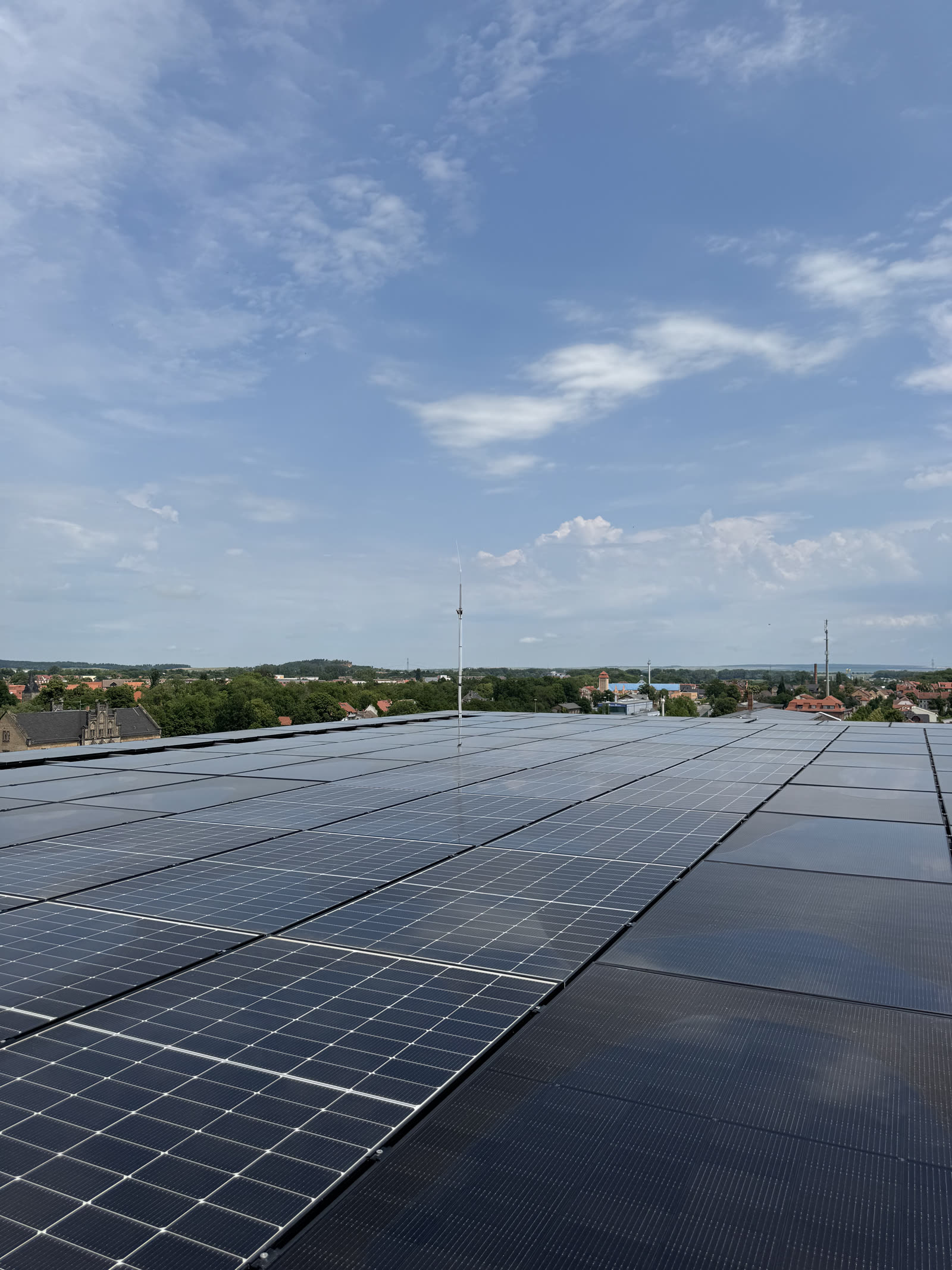 BESTAND · Dachfläche über die PV-Ebene zum Harz