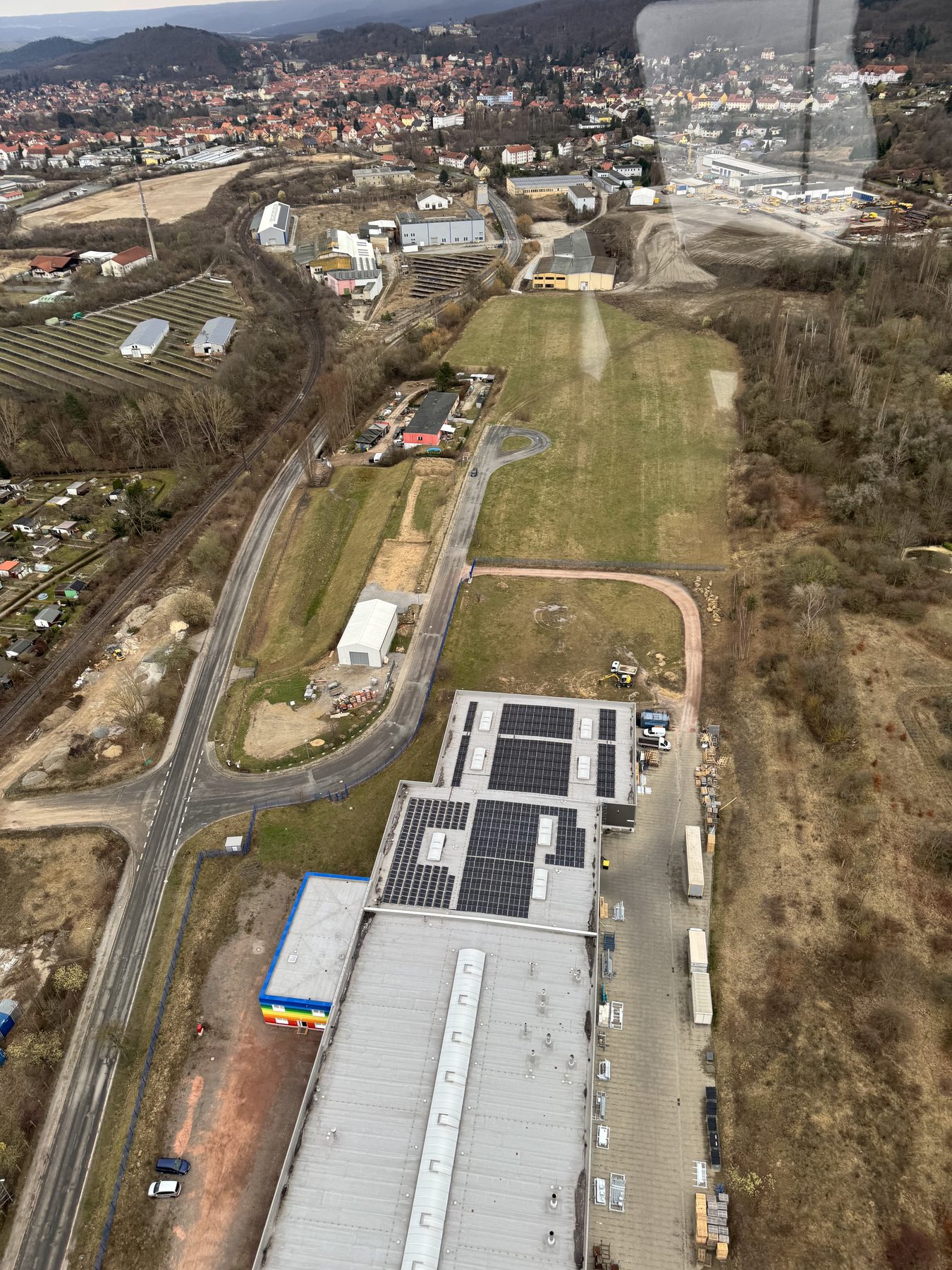 The site from the air, the town of Blankenburg behind it